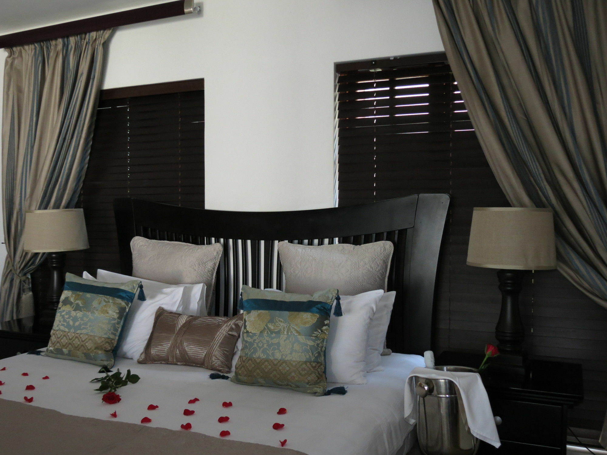Galagos Lodge Hartbeespoort Exterior foto